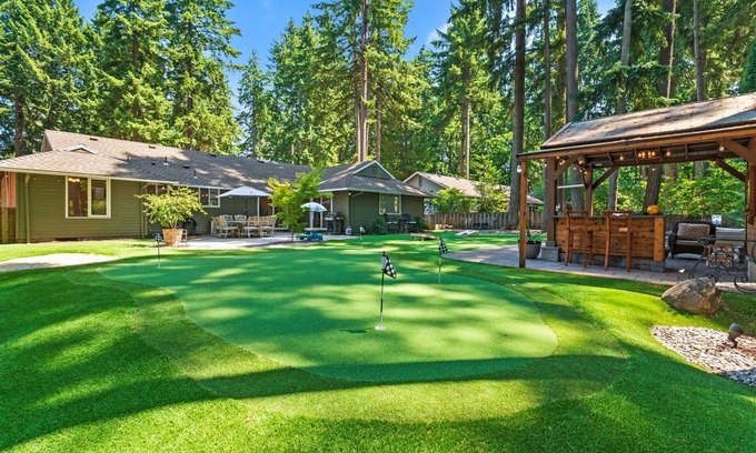 Lake Oswego Maison | Phenomenal Single Level Home Featuring Incredible Outdoor Golf Option w/ Gazebo, Fire-Pit, and Patio