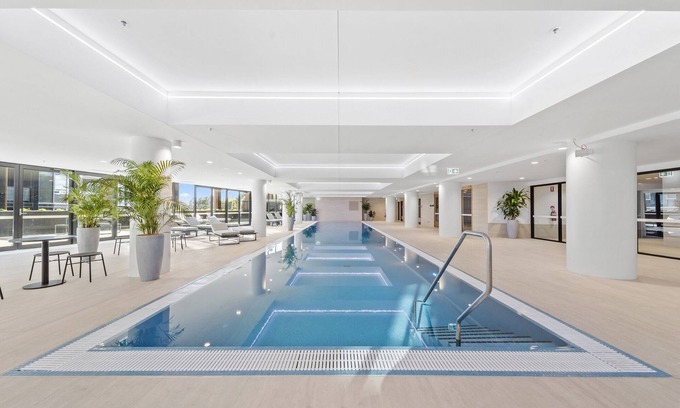 Phillip Appartement | Phillip 2-Bed: Chic Interiors, Amazing Amenities