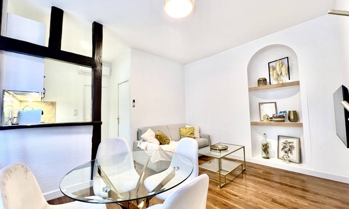 Romorantin-Lanthenay Appartement | Phoebus:Arrivée autonome-Netflix-Clim-Linge Inclus