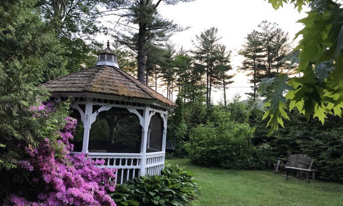 Phoenicia Maison | Nouvelle liste! Adorable ranch du milieu du siècle près du ruisseau!