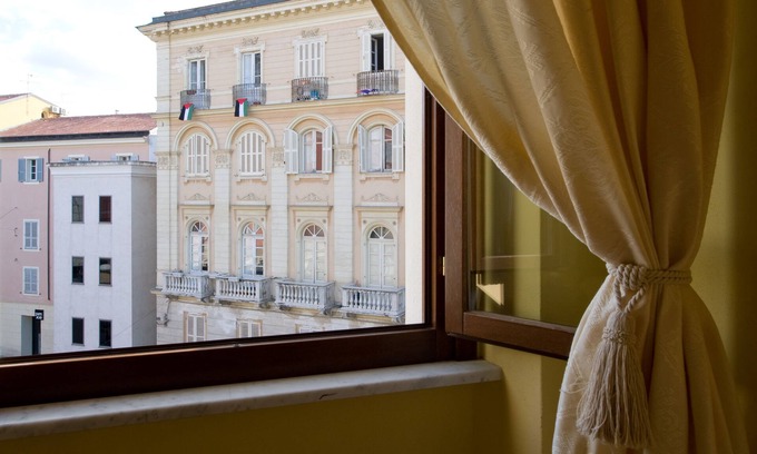 Santa Caterina Maison | Piazza Azuni 18 Guesthouse