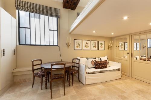Saint-Thomas-d'Aquin Appartement | Pick A Flat's House in Saint-Germain des Près - Impasse Paul Louis Courier