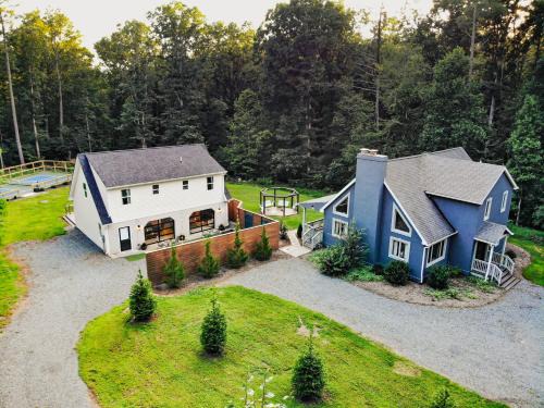 Nellysford Maison | Pickleball - 2 Homes - Sleeps 20 - 151 Brew Trail