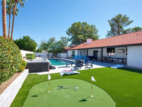 Village Estates Maison | Pickleball-Basketball-HeatedPool-Spa-2 Primary BRs