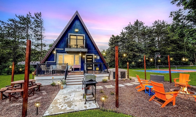 Marietta Chalet De Ski | Pickleball + Hot Tub | Luxe A-Frame Escape