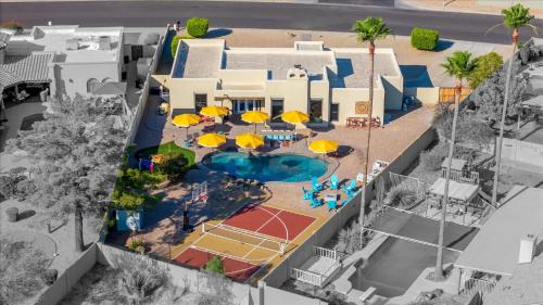 Glendale Maison | Pickleball & Mini Golf Karaoke Game Room