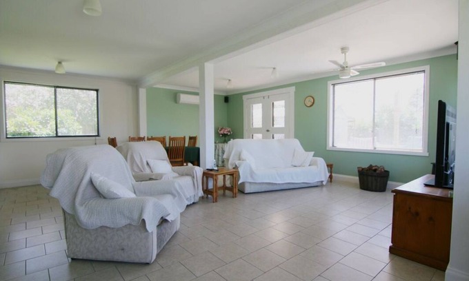 Bairnsdale Maison | Picnic Point House - close to all of East Gippsland's tourist attractions