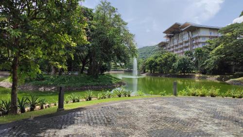 Maragondon Appartement | Pico de Loro - Stylish Condo by HabiSpace at Jacana A