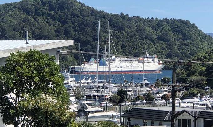 Picton Maison | Picton~marina views large 2 storey 5 bedroom short stroll to town and foreshore