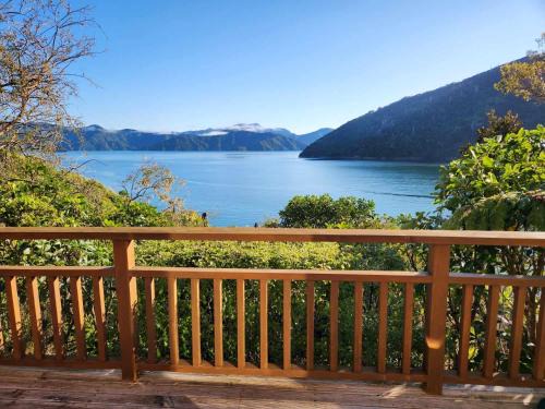Whatamango Bay Appartement | Picton Paradise Cottages