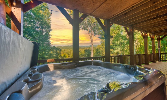 East Ellijay Cabine | QuikGetaway SPECIAL! À partir de 99 $ p / n! Nouvelle cabane en rondins 2bdrm / 2ba. Superbe vue!