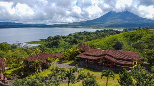 El Fosforo Maison | Pie In The Sky 3, Stunning Lake Volcano Views!