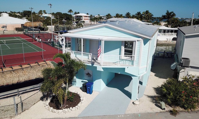 Cutthroat Harbor Estates Maison | Piece Of Eight - Venture Out 279