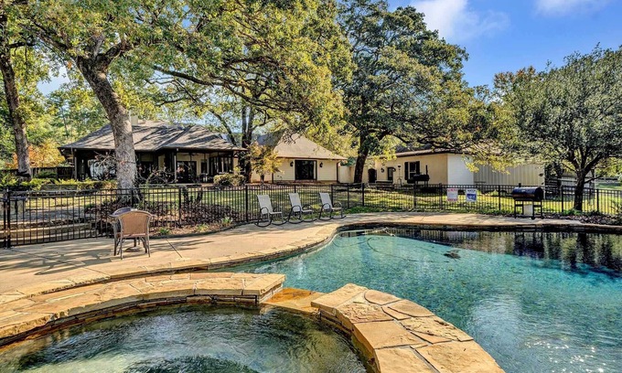 Tyler Maison | Piece of Paradise: Pool, Pickleball, Pond, Privacy