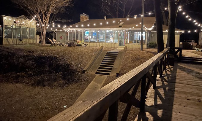 Dundee Maison | Pier 332 over Moon Lake- the perfect getaway near Clarksdale, MS & Helena, AR