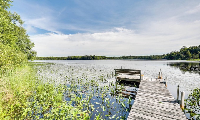 Park Falls Cabine | Pier & Lake-View Patio: Wisconsin Northwoods Cabin