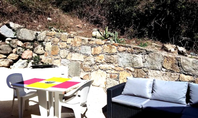 Isolaccio-di-Fiumorbo Appartement | Rez de jardin 3 *** BORD DE RIVIERE, MER 15 mn. Authenticité et confort
