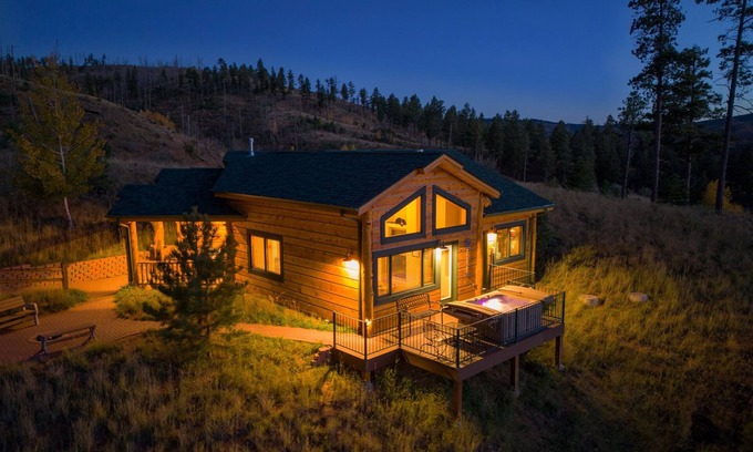 Woodland Park Cabine | Pikes Peak Ranch - Bear Den Cabin