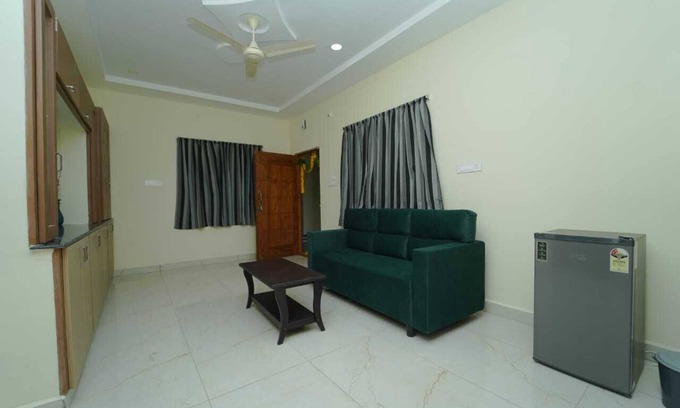 Tirupati Appartement | Pinaka Homestay, A charming 2-bedroom flat with AC, WiFi in pleasant Tirupati