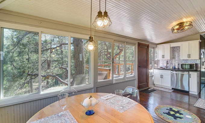 Pine Cabine | Pine 'Chateau Guest Cabin' w/ Mtn Views & Sauna!