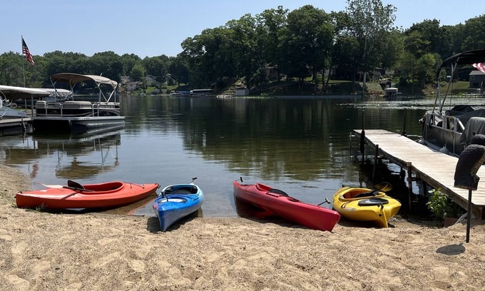 Plainwell Maison | Pine Lake Three Bedroom