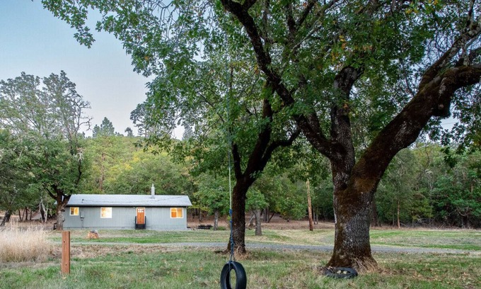 Murphy Maison | Pine crest cottage. Cozy and updated