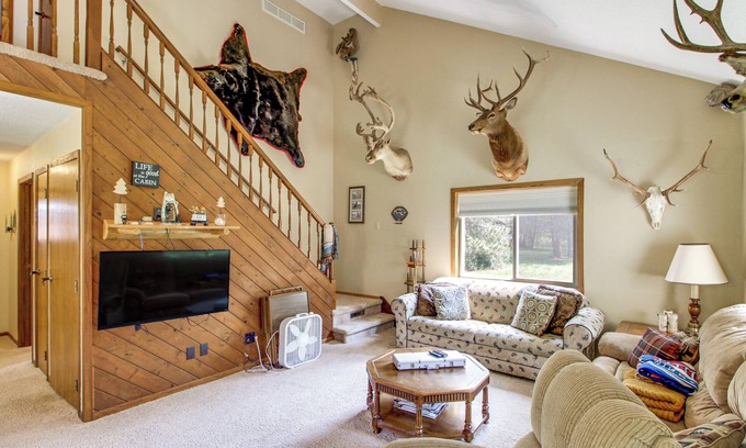 Menahga Maison | 'Pine Haven' Family Escape in Menahga: Fish & Hunt