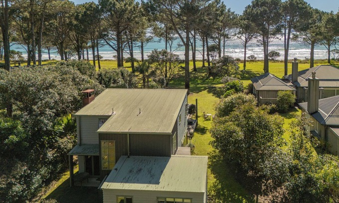 Matarangi Maison | Pine Haven - Matarangi Holiday Home