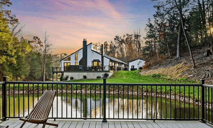 Duncannon Cabine | Pine Hollow Lodge. Secluded-Hot tub-Game Room. 16+