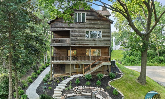 Twin Lakes Maison | Pine Point | Modern | Pier |Lake Mary| Fire Pit| Artsy| Lakehouse| Grill | Walk to Lake