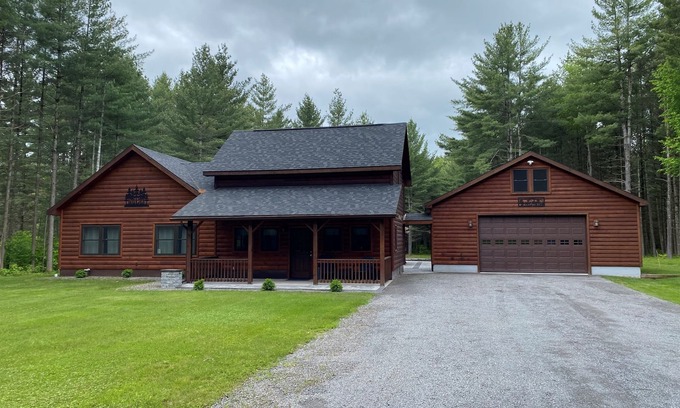 Brantingham Cabine | Pine View Retreat | Walk to Lake | Game Room