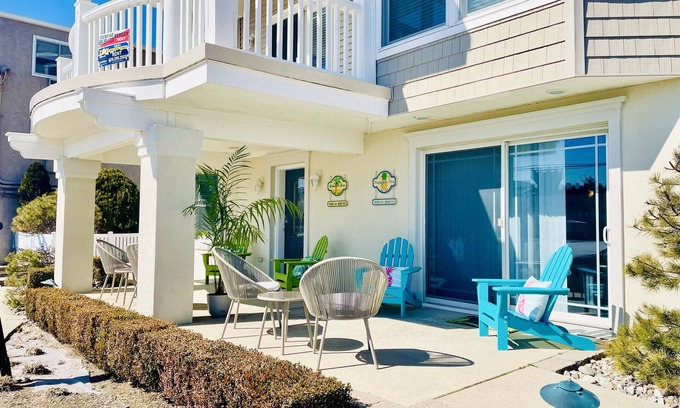 North End Copropriété | Pineapple Pad:ACROSS from beach + boardwalk + parking w/ Full Linen Service!