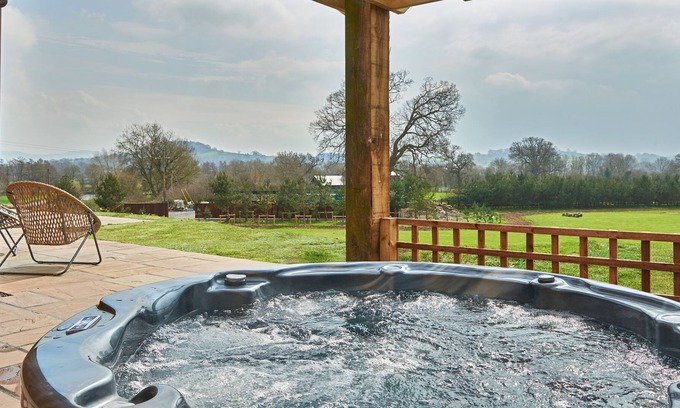 Llansantffraid-ym-Mechain Cabine | PINELANDS, family friendly in Llansantffraidd-Ym-Mechain