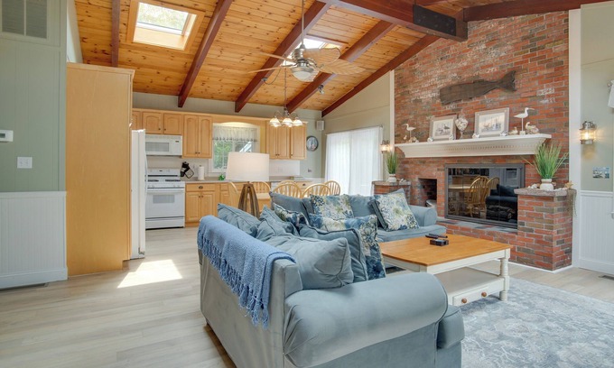 Silver Beach Maison | NOUVEAU! Cosy North Falmouth Accueil w / Guest House & A / C!