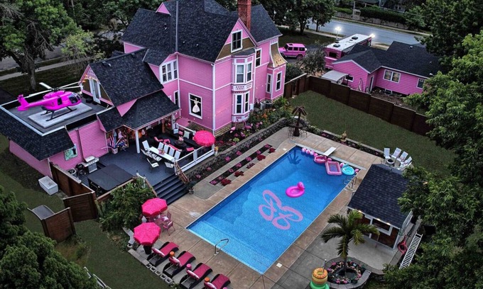 Hudson Maison | PinkCastle Babe’cation w/hottub & heated pool