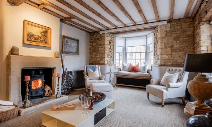 Chipping Campden Maison | Pinkney House - a cottage that sleeps 6 guests in 3 bedrooms