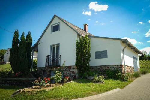 Kaptalantoti Maison | Pinot Gris House