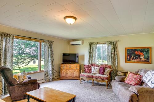 Sanborn Maison | Pioneer-Era Retreat in Sanborn with Museum Access