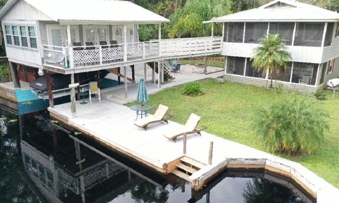 Astor Maison | Pirate's Cove Astor - Retraite fluviale