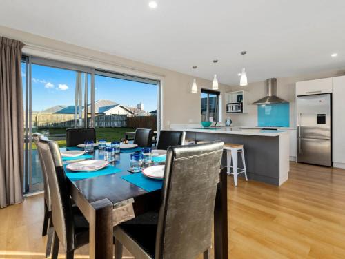 Cromwell Maison | Pisa Oasis - Cromwell Holiday Home