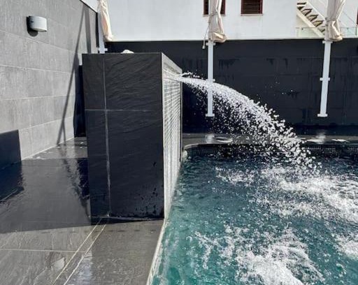 Montequinto Maison | Piscina privada abierta en A morada que Sonhaba