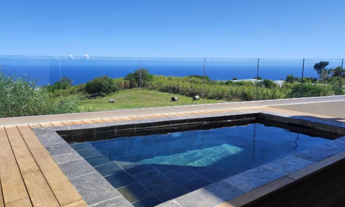 Les Avirons Appartement | piscine chauffée et vue mer imprenable