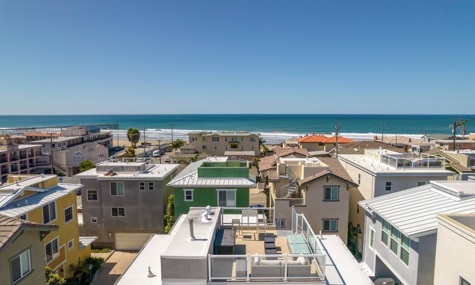 Downtown Maison | PISMO BEACH, CALIFORNIA - Vacation beach home on PCH - full ocean view top patio