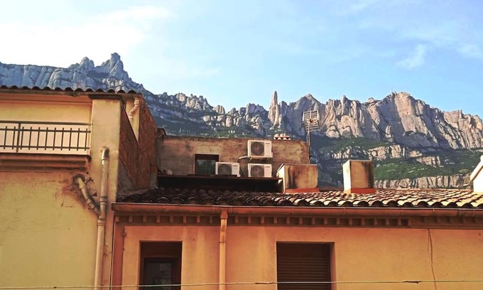 Monistrol de Montserrat Appartement | piso con desayuno incluido y vistas a la montaña.