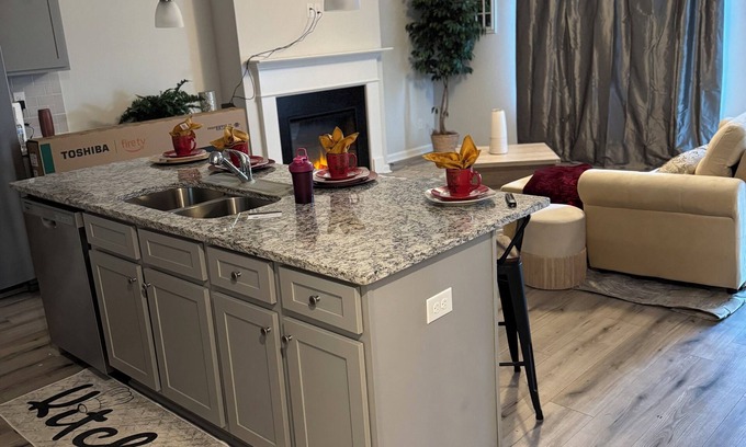 Lovejoy Maison | Pit stop Paradise nA Charming 3-bedroom house in Hampton with AC and WiFi