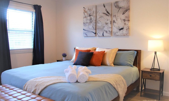 East Liberty Appartement | Pittsburgh Delight - Cozy 2B/1B Apt w/ Private Parking, Second Floor Unit