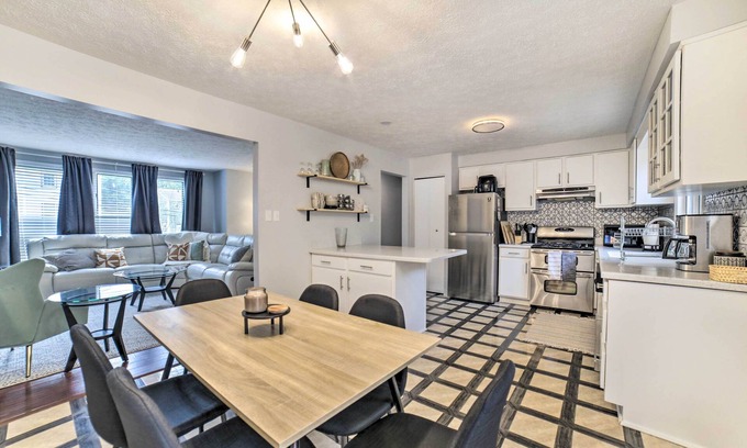 Brighton Heights Maison | Pittsburgh Retreat w/ Deck ~ 4 Mi to Dtwn!