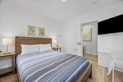 Shadyside Maison | Pittsburgh Shadyside 1A Bright and Stylish Private Bedroom with Shared Bathroom