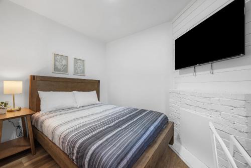 Shadyside Maison | Pittsburgh Shadyside 1B Cozy and Stylish Private Bedroom with Shared Bathroom