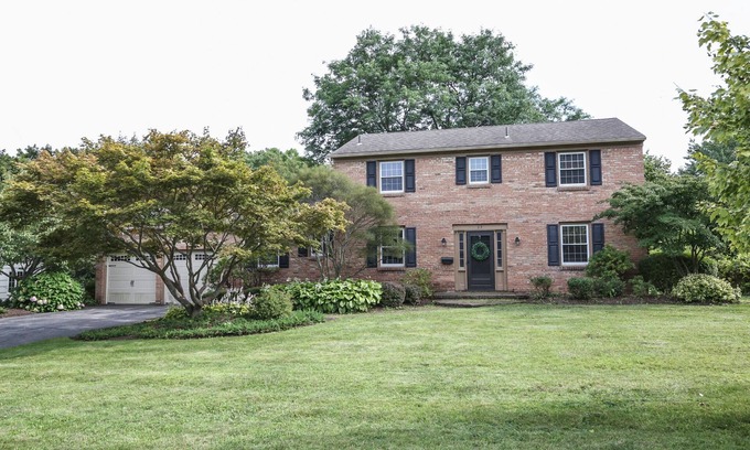 Pittsford Maison | Pittsford Village Home. Walk to Everything Restaurants, boutiques, Canal Trail, YMCA